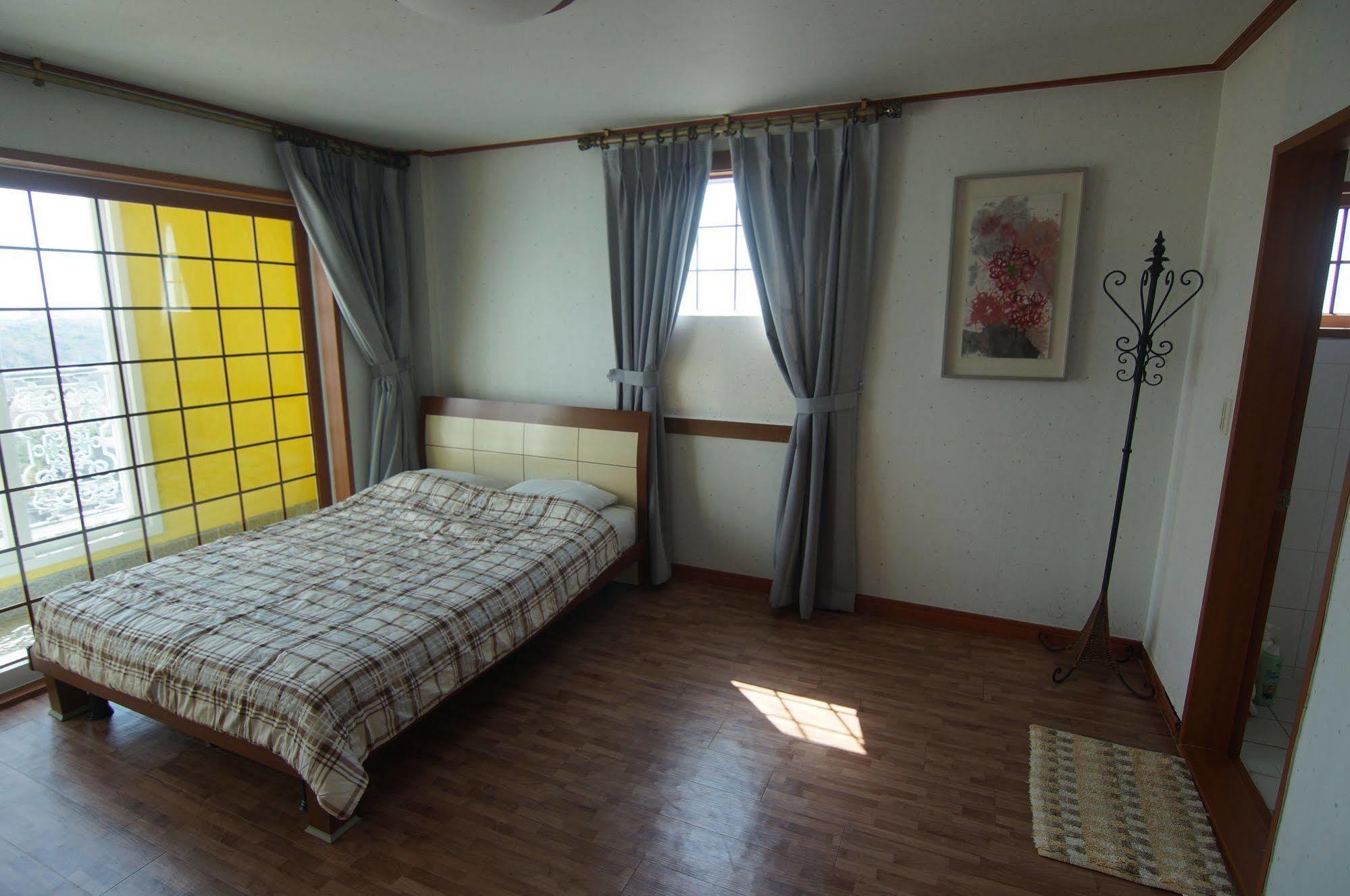 Yerae Pension Согвипхо Экстерьер фото
